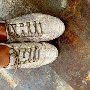 Stuart Weisman looks like crocodile shoes used condition